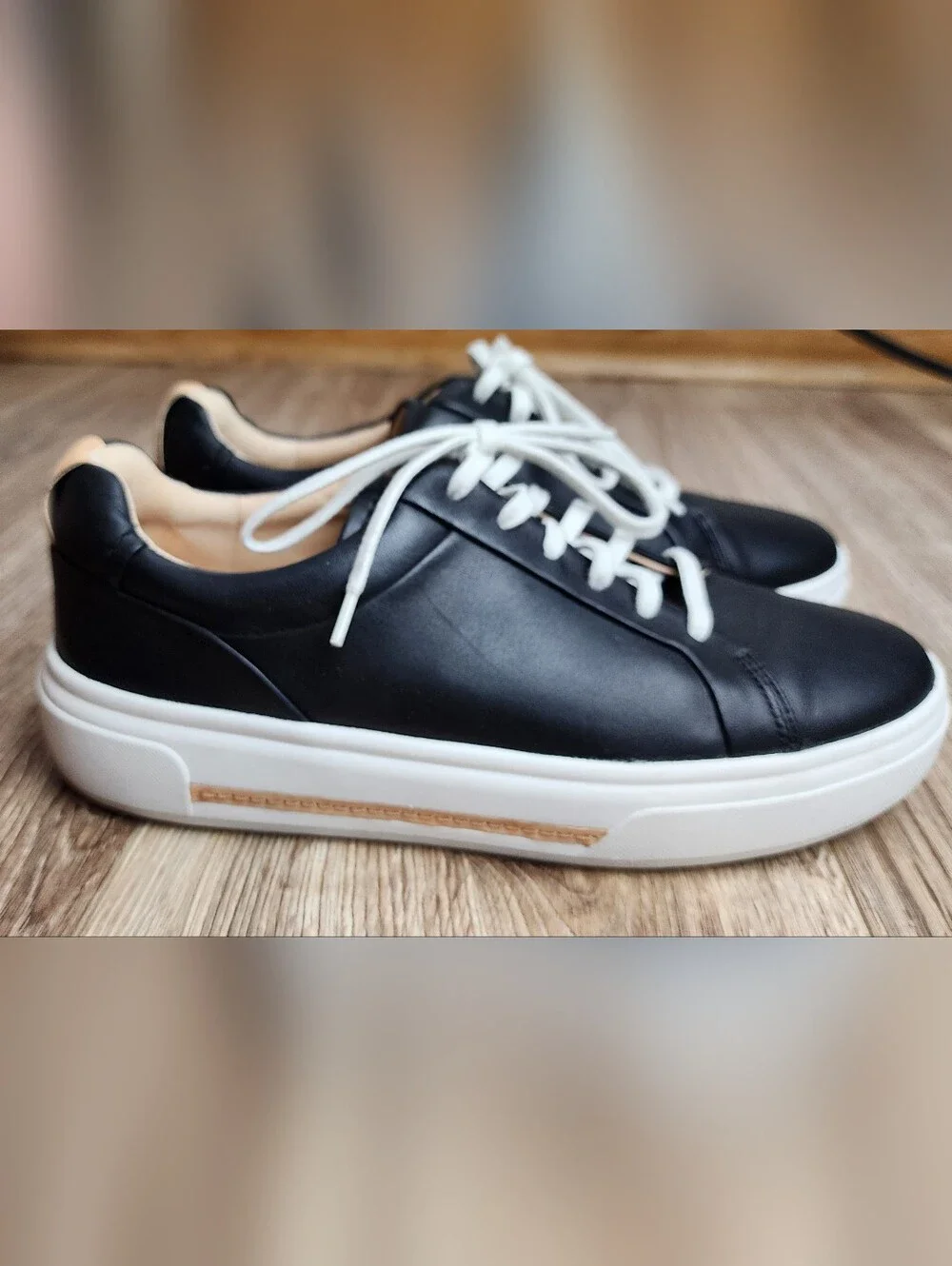 Clarks Hollyhock Walk Black Leather Women's Sneakers Size 9